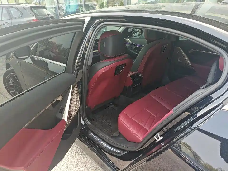 BMW 5 Series — миниатюра 3