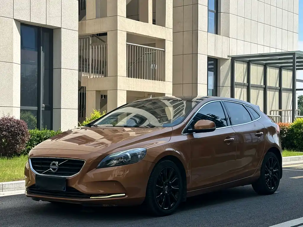 Купить Volvo V40