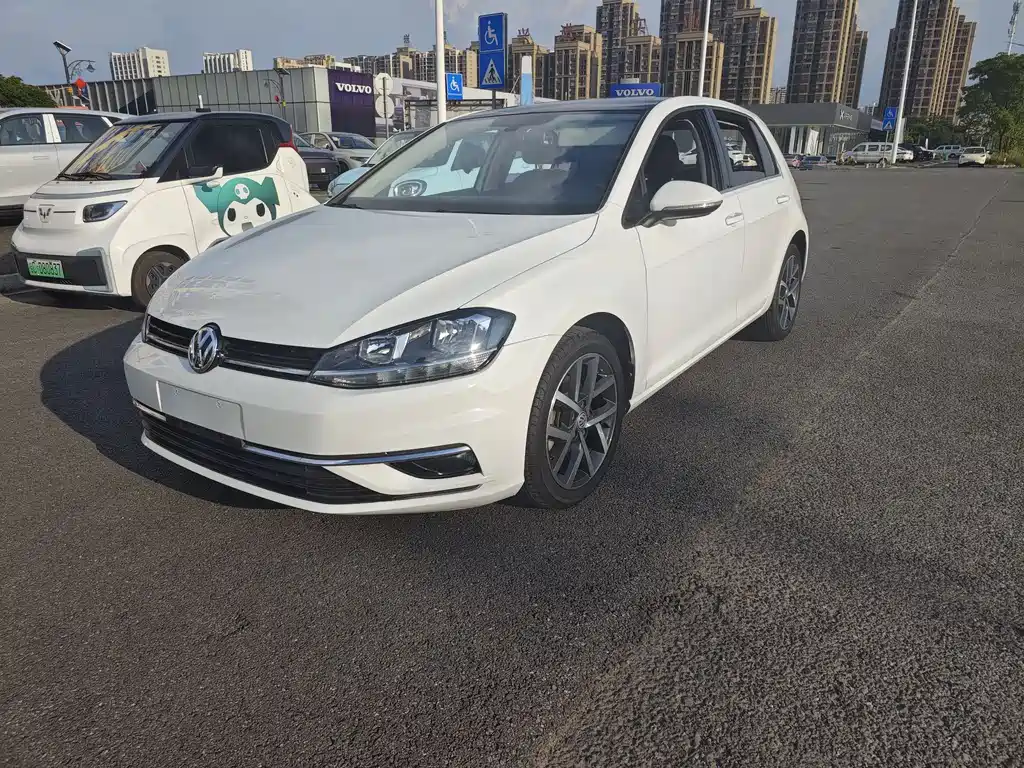 VOLKSWAGEN GOLF