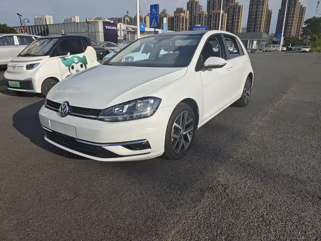 VOLKSWAGEN GOLF 2019