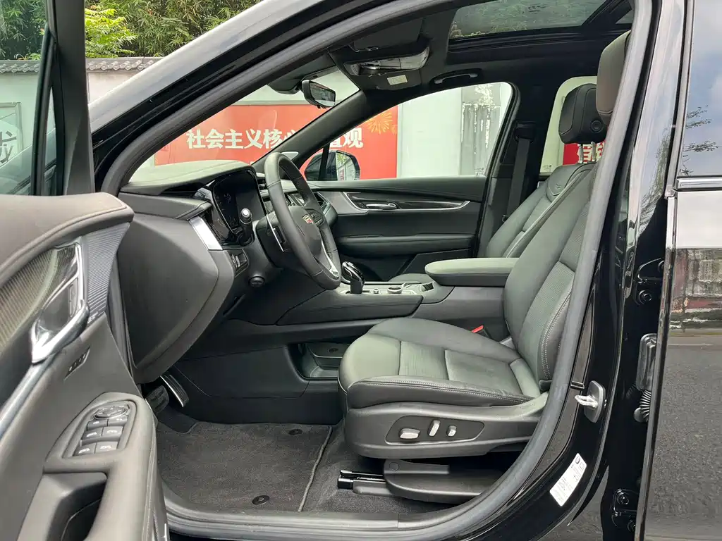 Cadillac XT6 — миниатюра 5