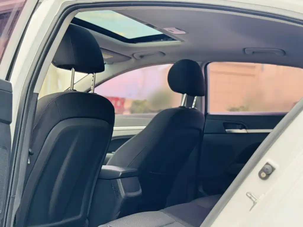 Hyundai Elantra — миниатюра 23