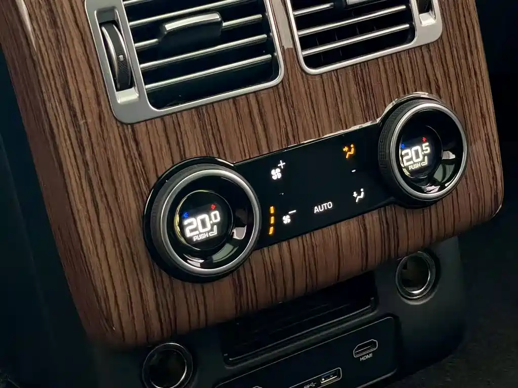 Land Rover Range Rover — миниатюра 17