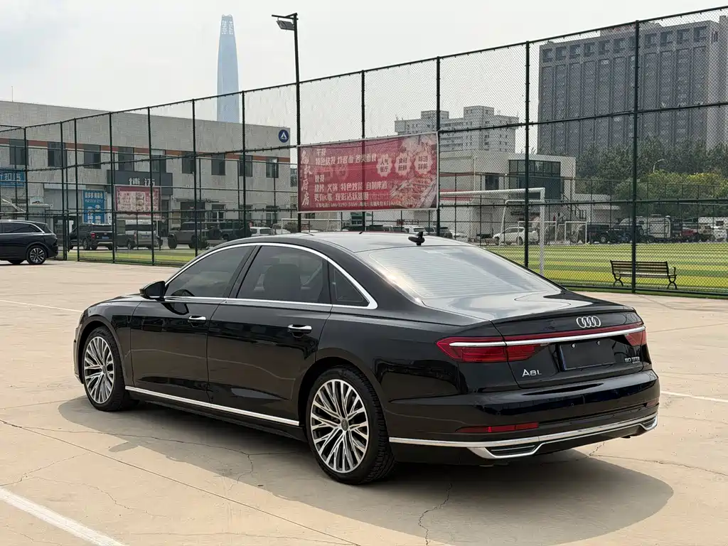 Audi A8 — миниатюра 4