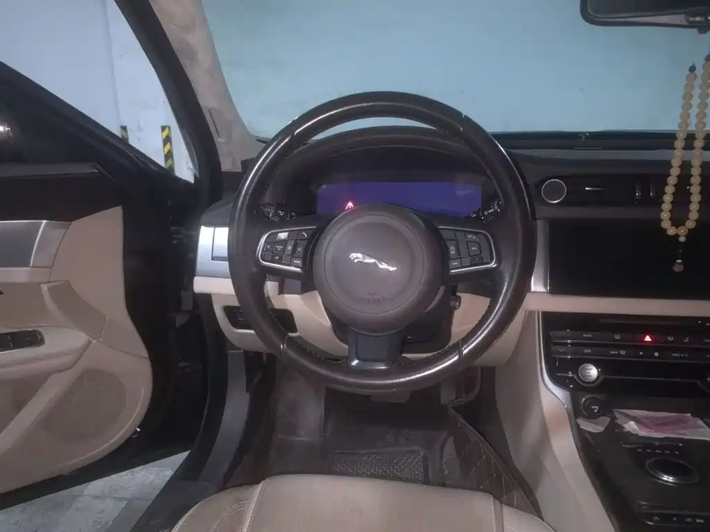 Jaguar XFL — миниатюра 3