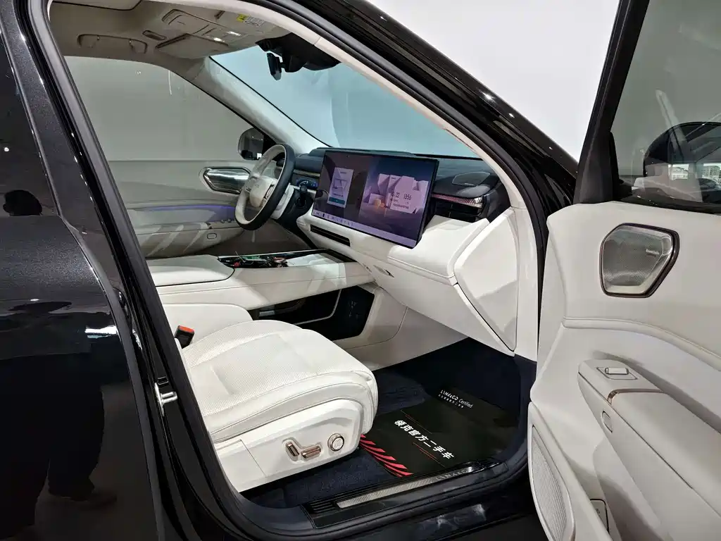 Lynk & Co 900 — миниатюра 13