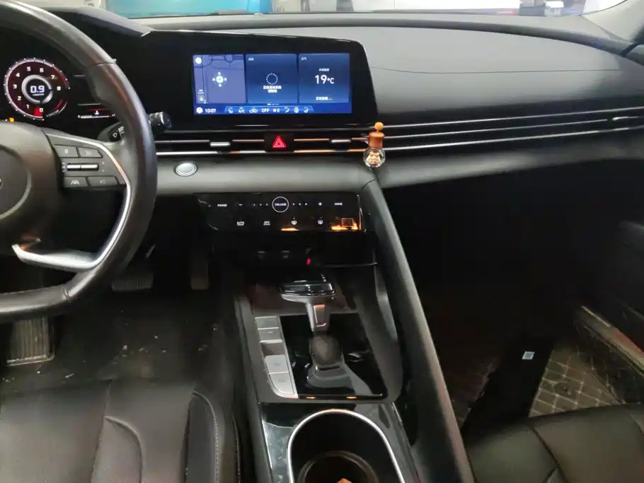 Hyundai Elantra — миниатюра 13