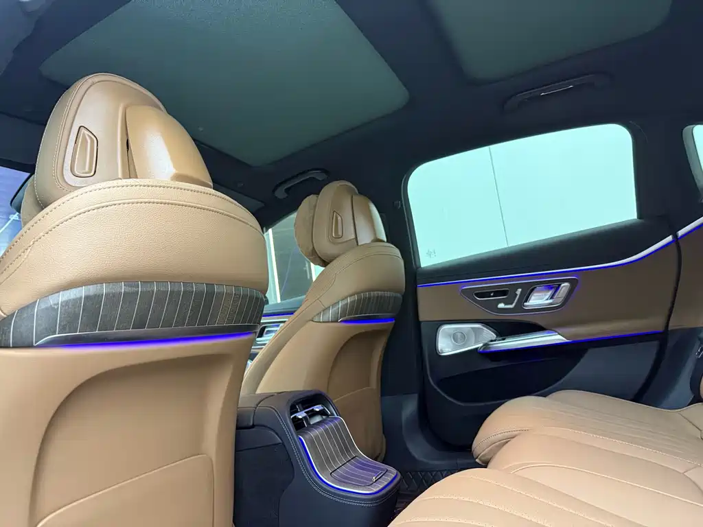 Mercedes-Benz E-Class — миниатюра 9