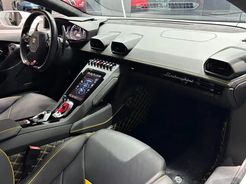 LAMBORGHINI HURACÁN