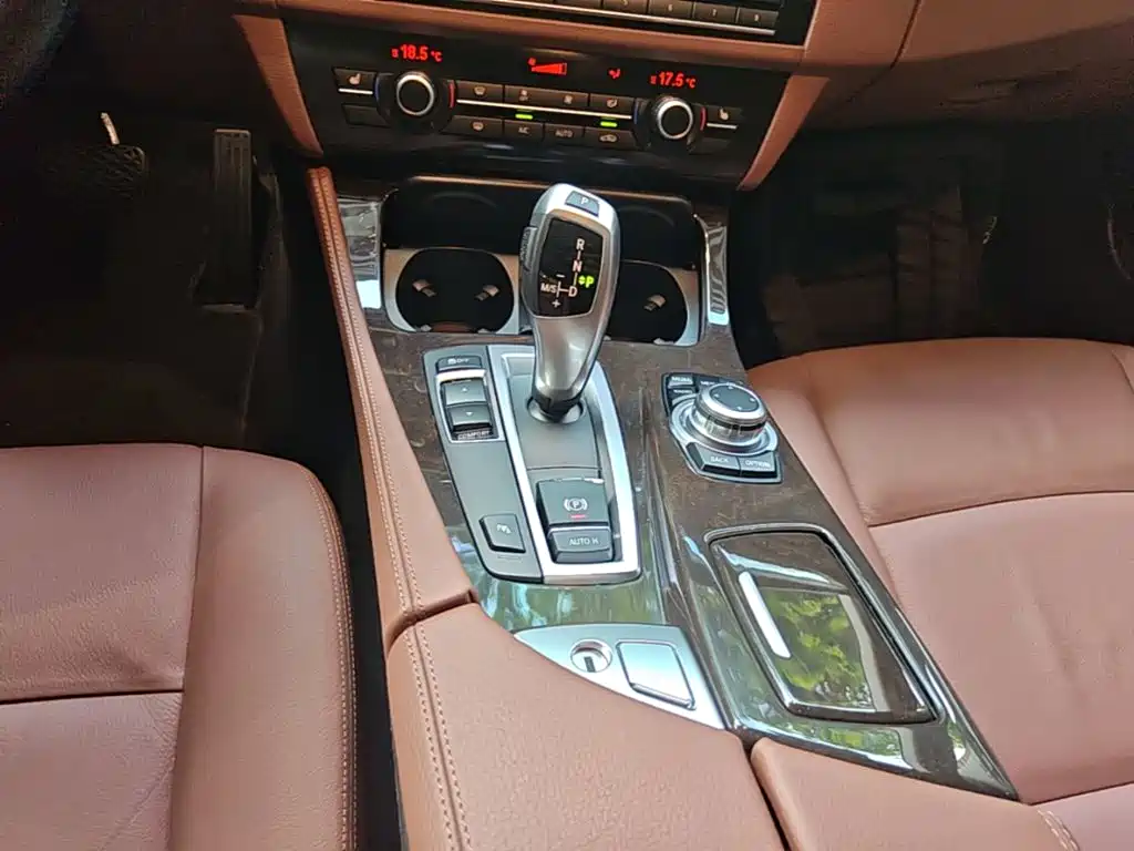 BMW 5 Series — миниатюра 14