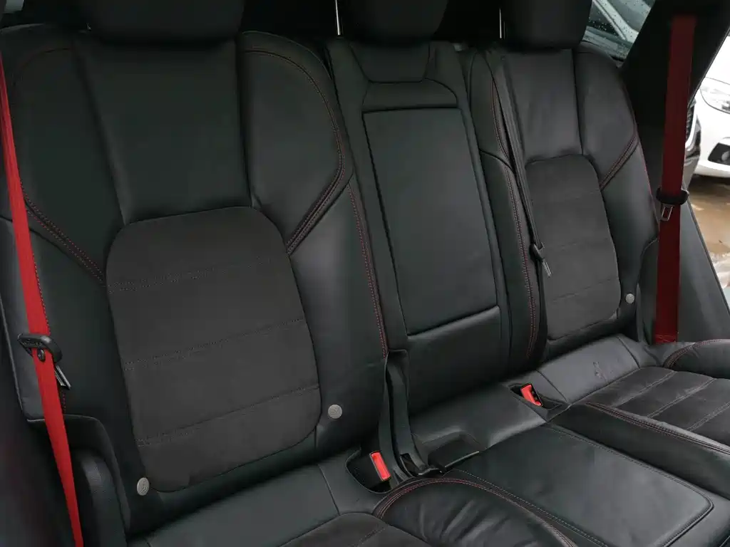 Porsche Cayenne — миниатюра 17