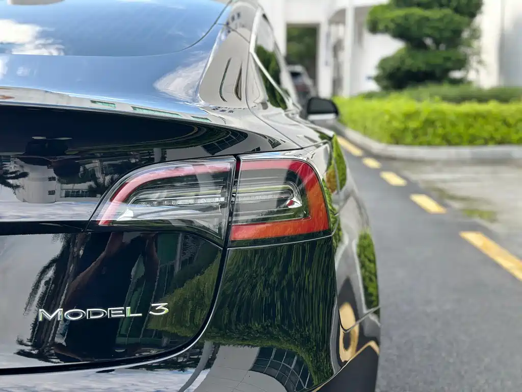 Tesla Model 3 — миниатюра 9