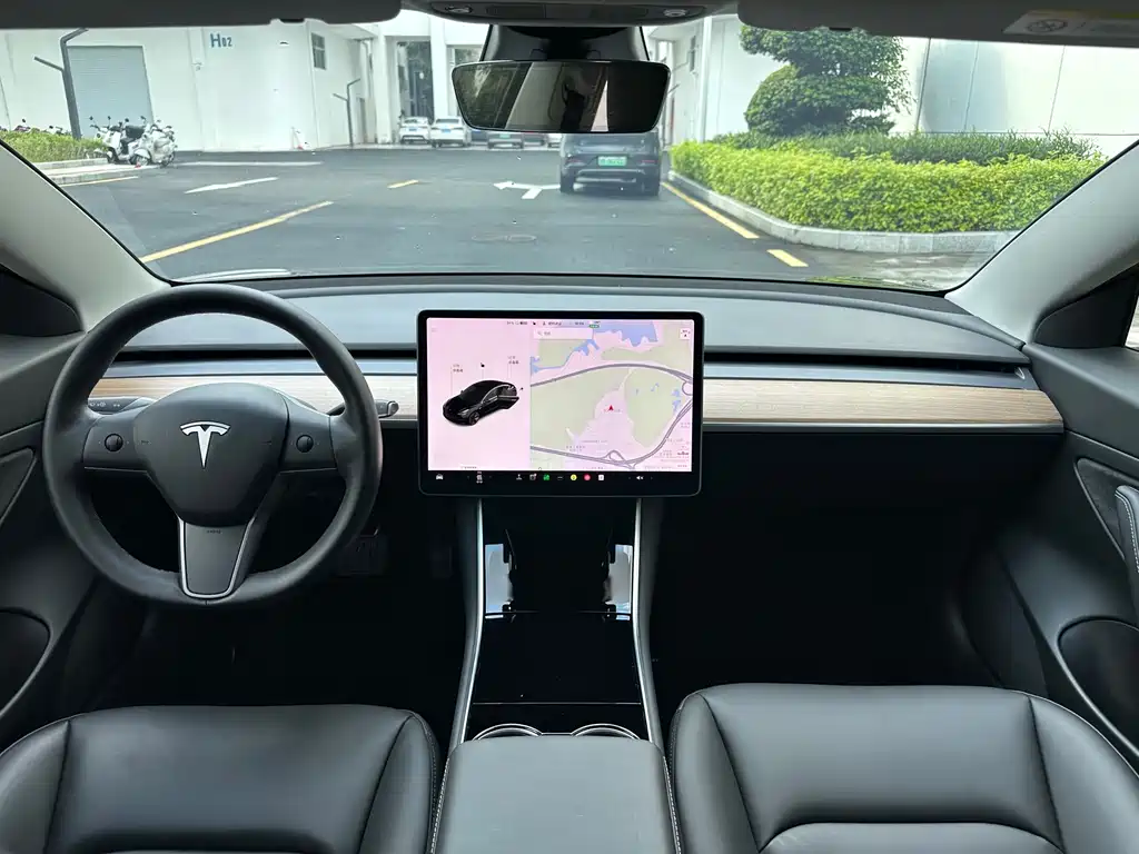 Tesla Model 3 — миниатюра 16