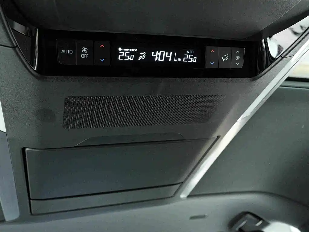 Toyota Vellfire — миниатюра 19