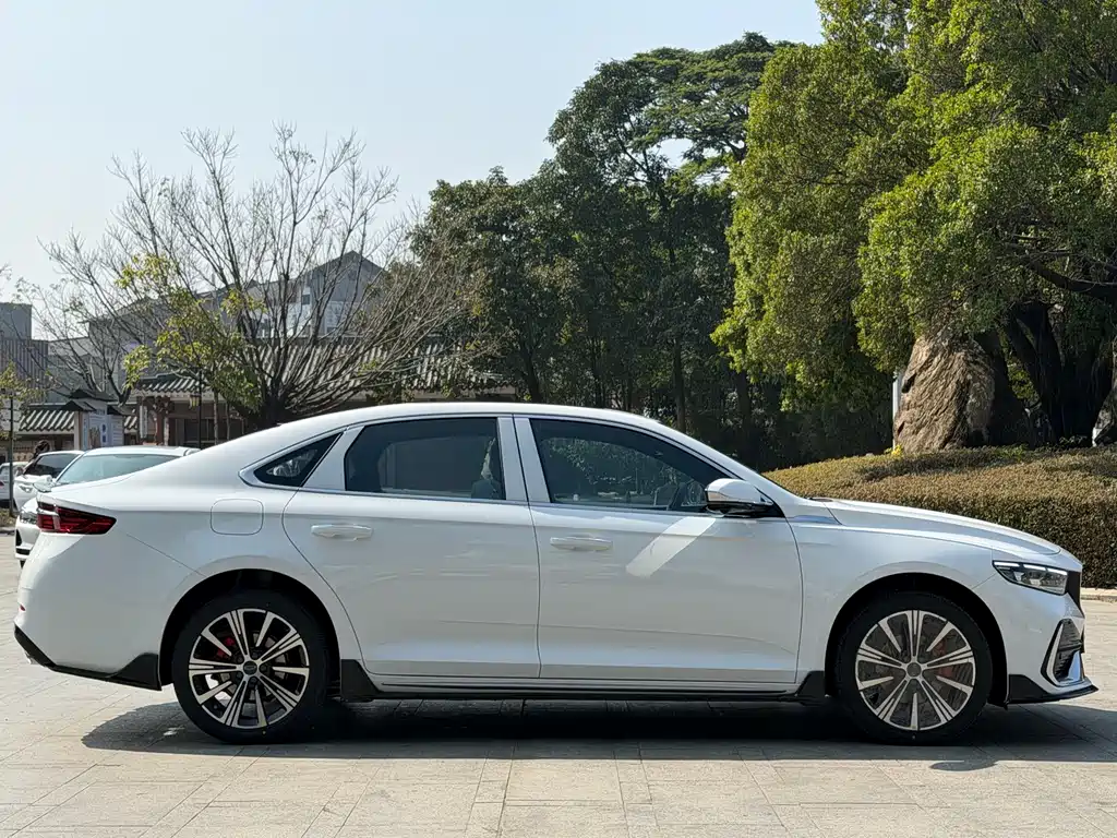 Geely Preface 2026 1.5TD