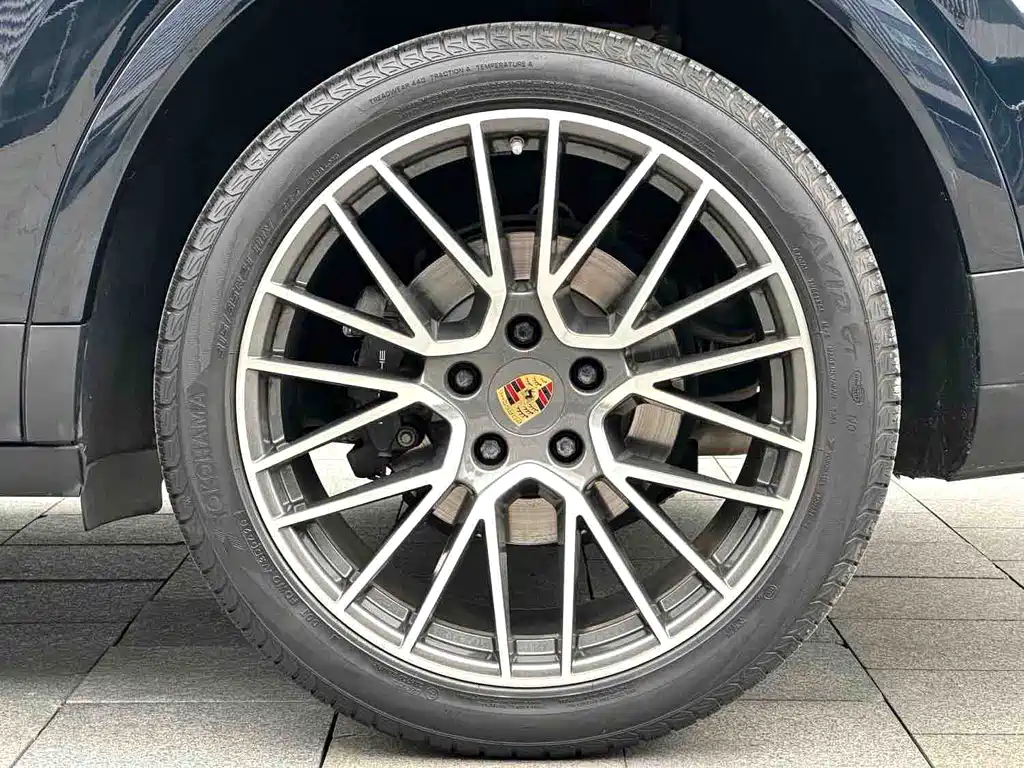Porsche Cayenne — миниатюра 10