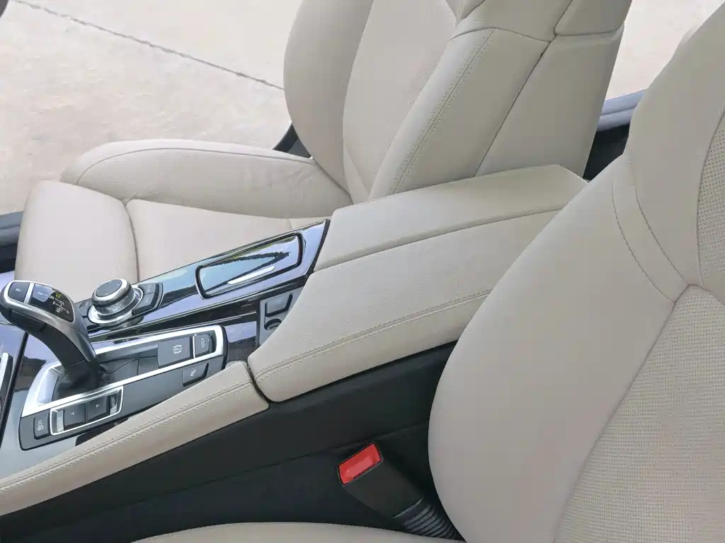 BMW 5 Series — миниатюра 17