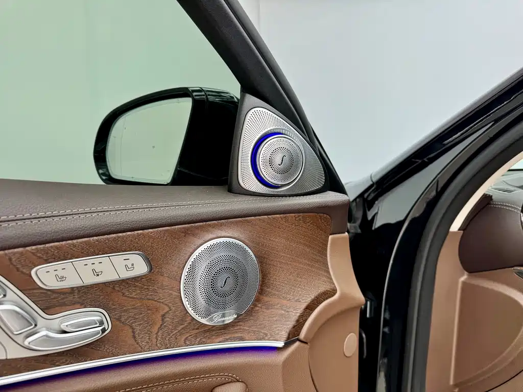 Mercedes-Benz E-Class — миниатюра 9