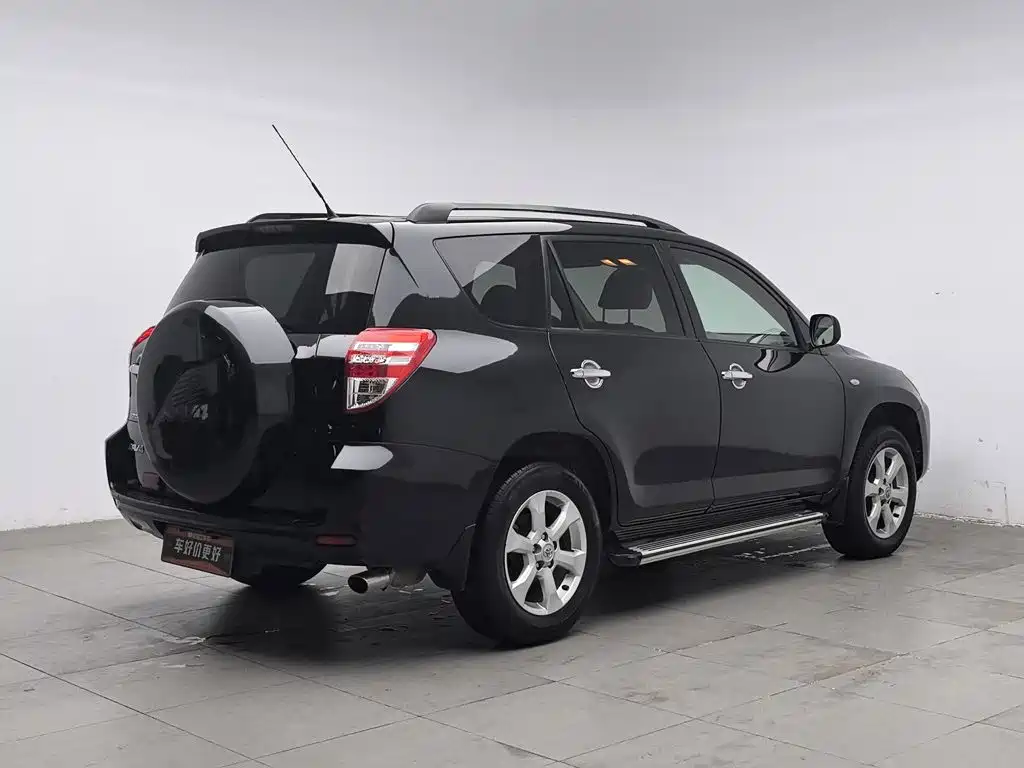 Toyota RAV4 — миниатюра 2