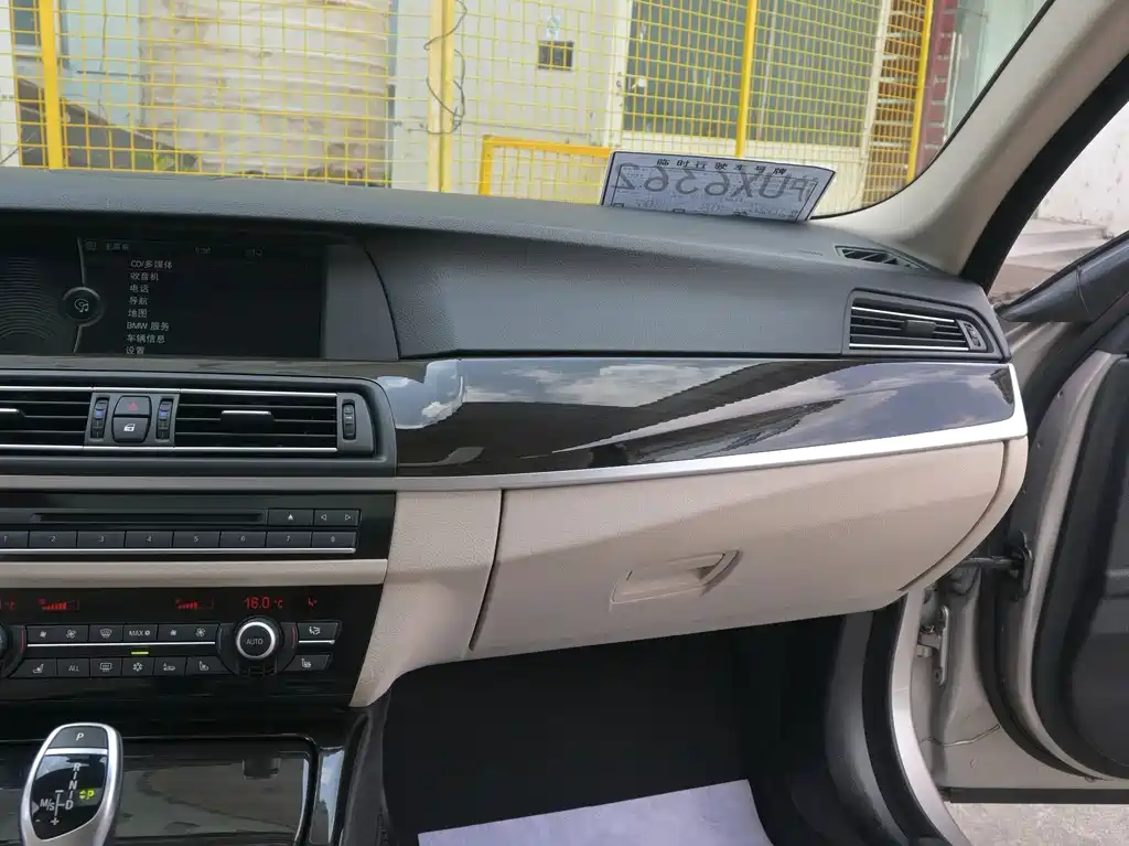 BMW 5 Series — миниатюра 9