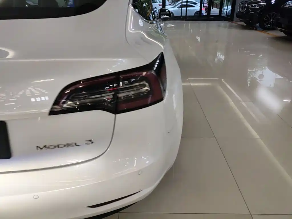 Tesla Model 3 — миниатюра 8