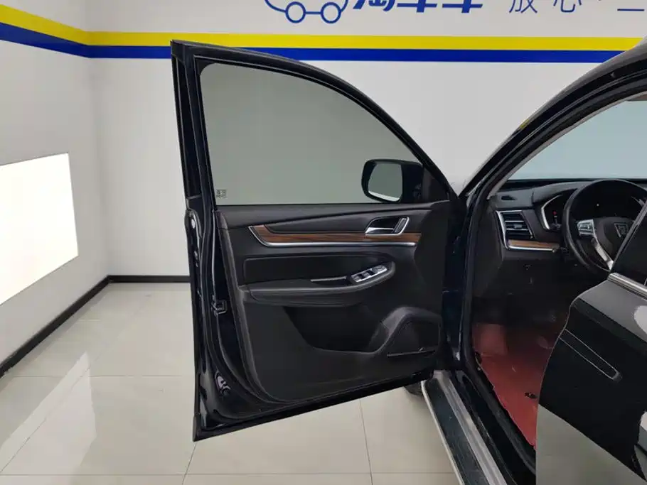 Roewe RX8 — миниатюра 7