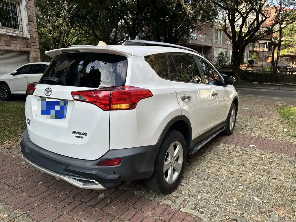 Toyota RAV4 — миниатюра 11