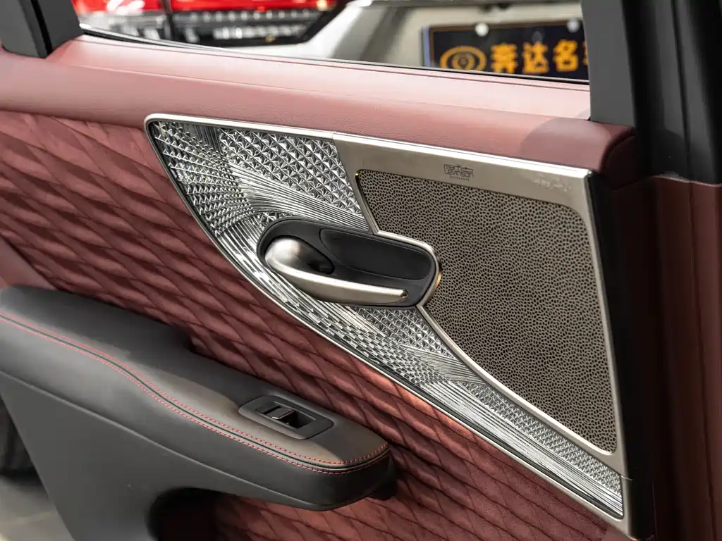 Lexus LS — миниатюра 18