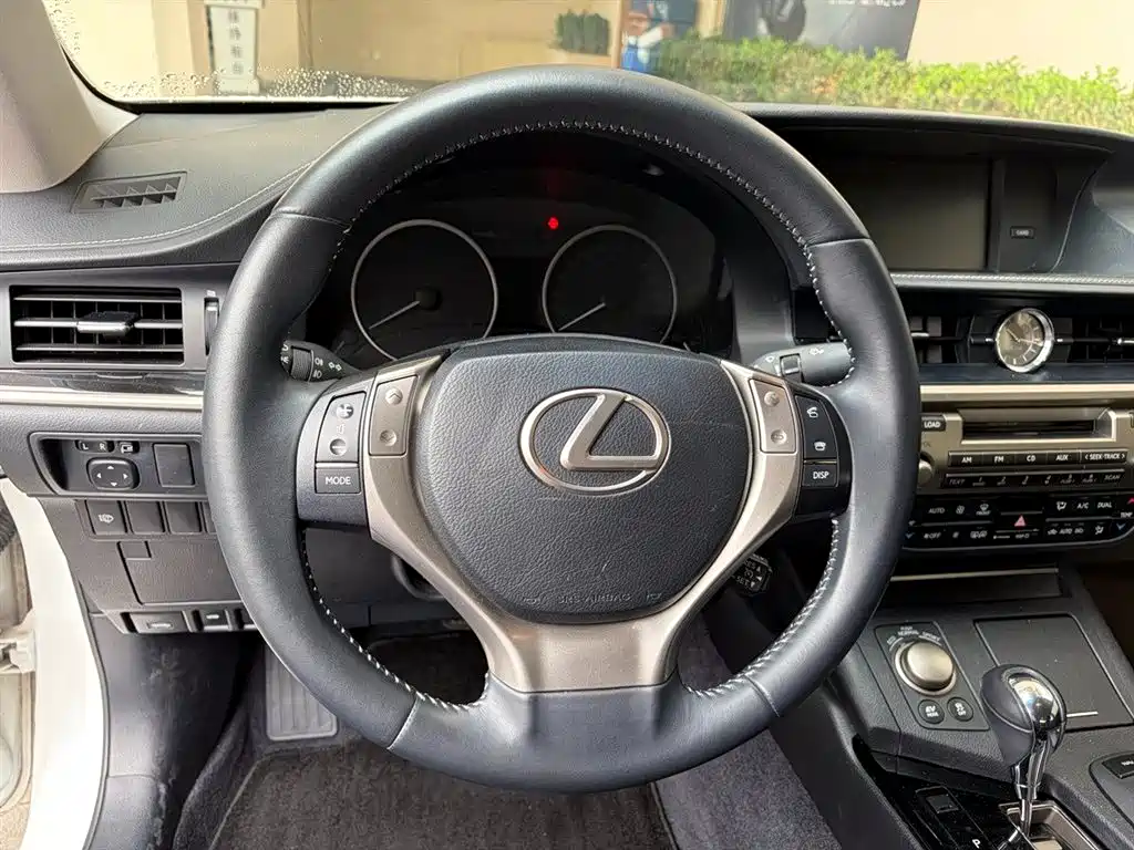 Lexus ES 2013 300h Elite