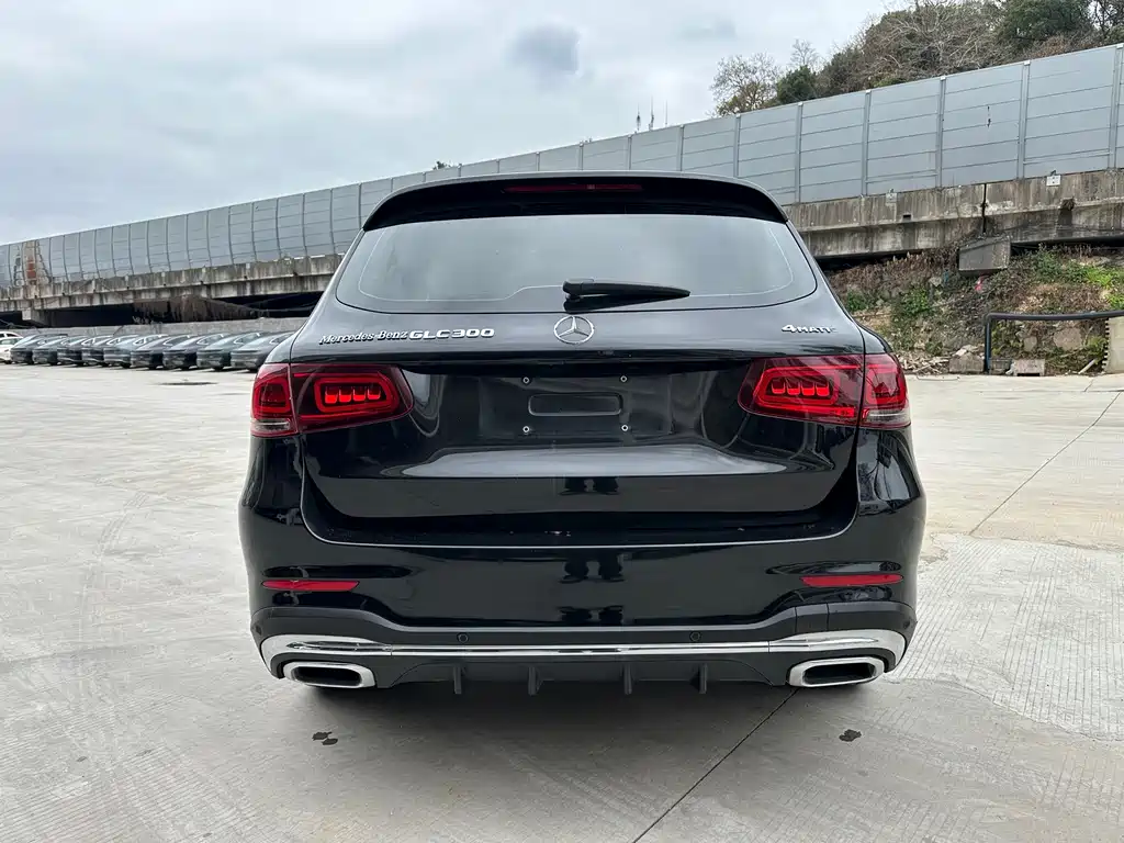 MERCEDES-BENZ GLC