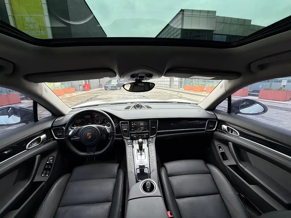 PORSCHE PANAMERA