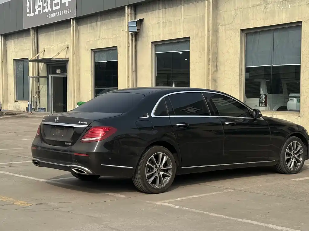 MERCEDES-BENZ E CLASS