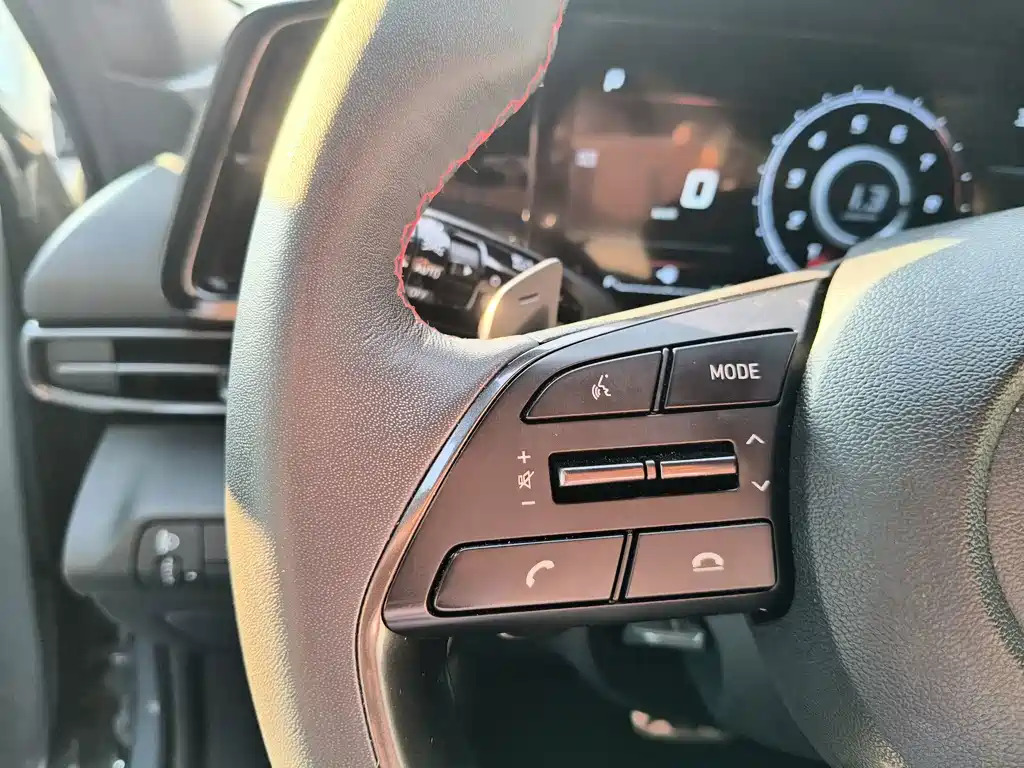 Hyundai Elantra — миниатюра 18