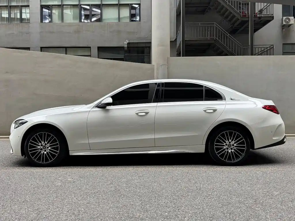 Mercedes-Benz C-Class — миниатюра 3