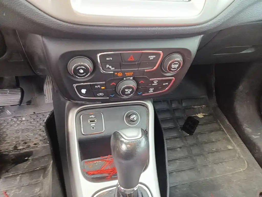 Jeep Compass — миниатюра 14