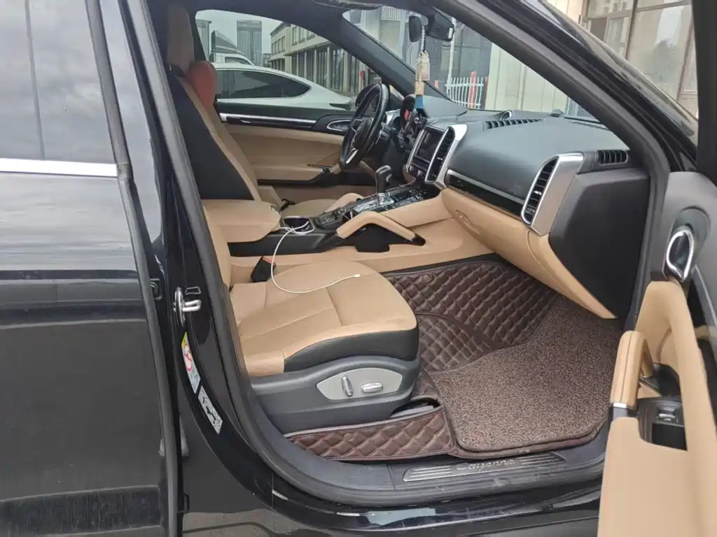 Porsche Cayenne — миниатюра 3
