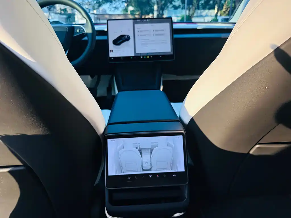 Tesla Model 3 — миниатюра 18