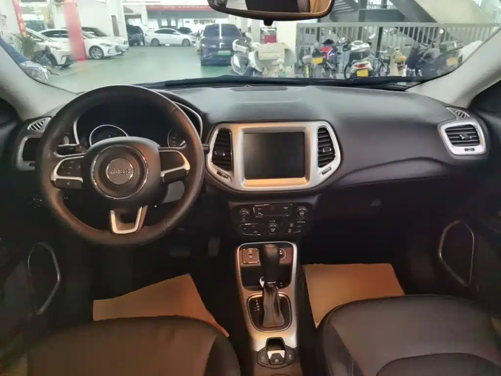Jeep Compass — миниатюра 10