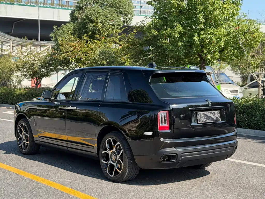 Rolls-Royce Cullinan — миниатюра 6