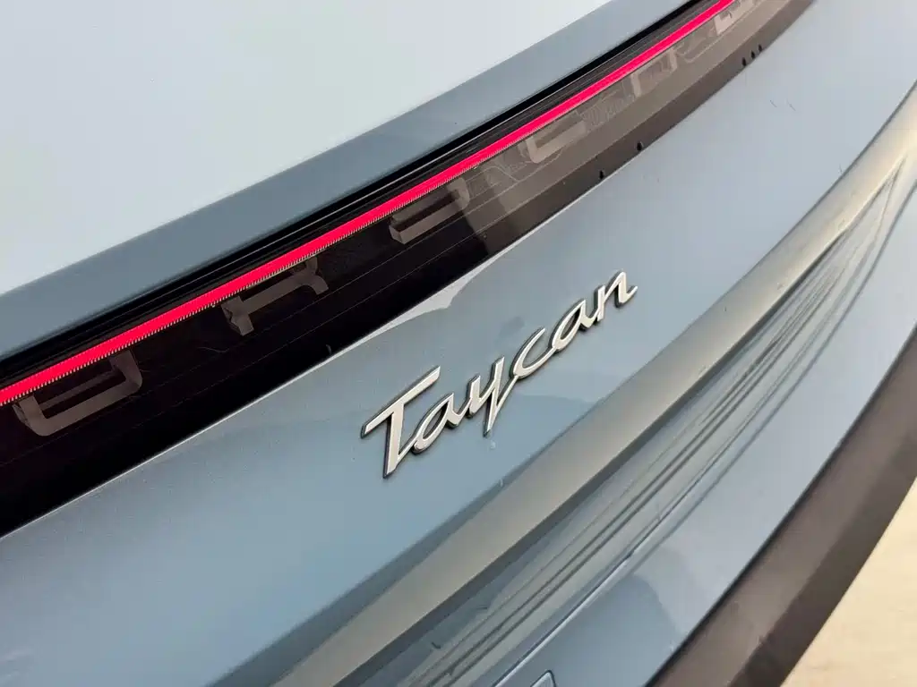 PORSCHE TAYCAN