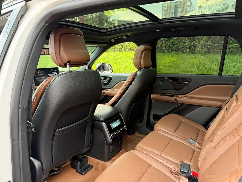 Lincoln Aviator — миниатюра 10