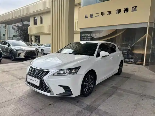 LEXUS  CT 2018