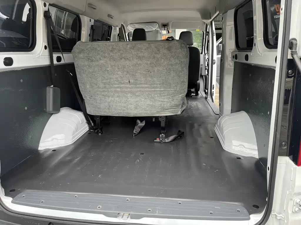 Wuling Yangguang — миниатюра 12