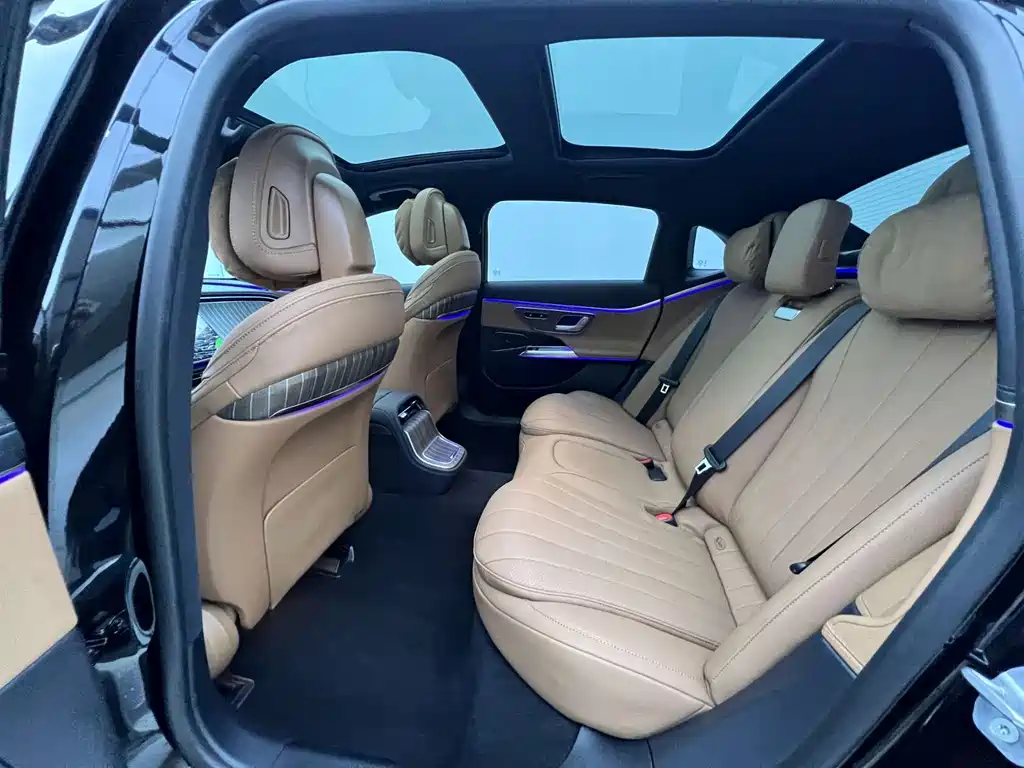 Mercedes-Benz E-Class — миниатюра 9