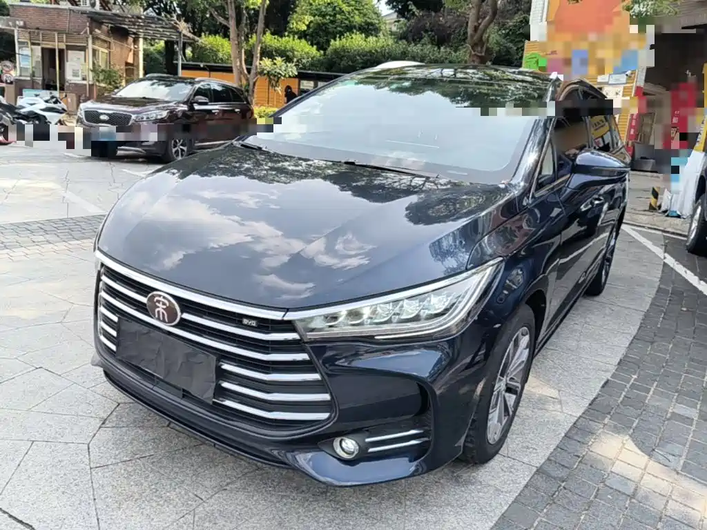 BYD MAX