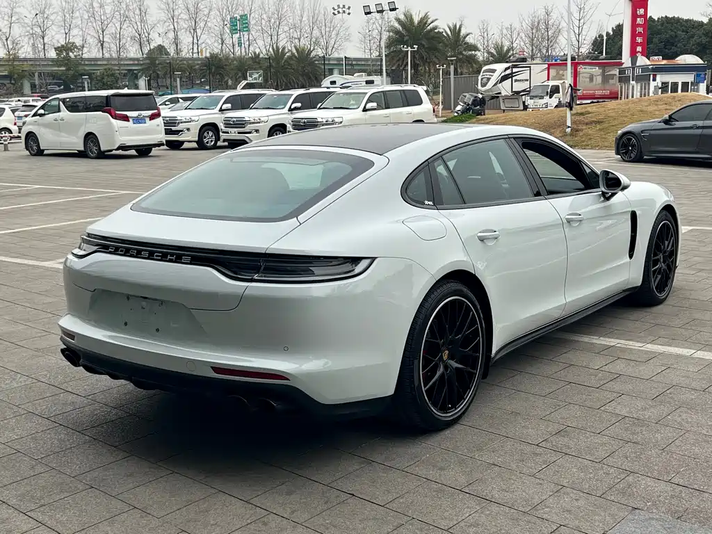 PORSCHE PANAMERA