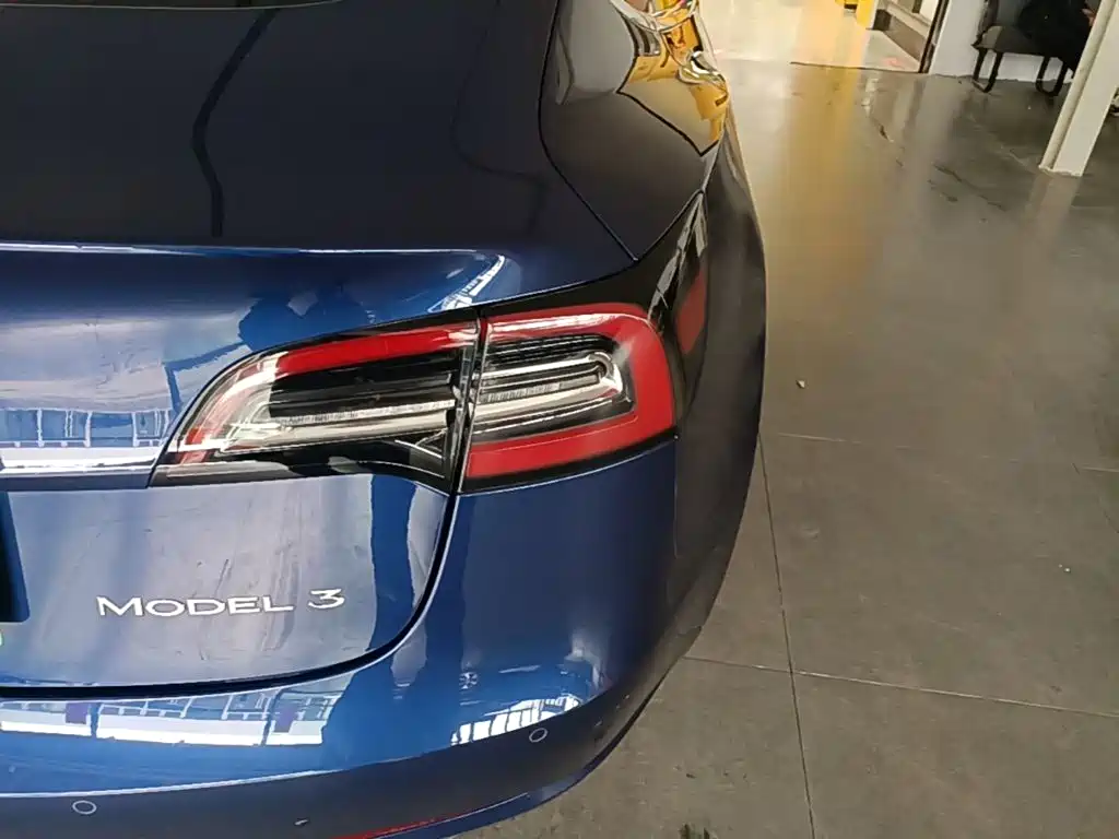 Tesla Model 3 — миниатюра 8