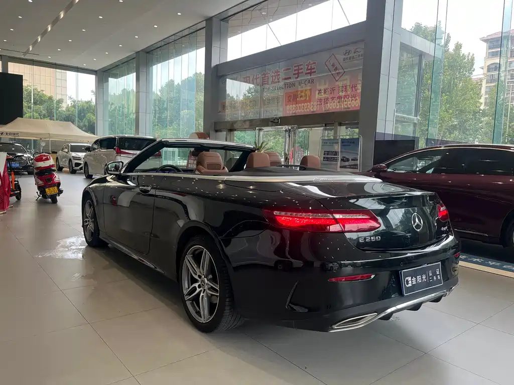 MERCEDES-BENZ E CLASS