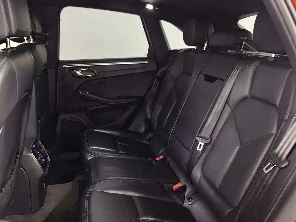 Porsche Macan — миниатюра 14