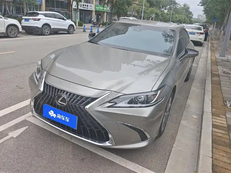Купить Lexus ES